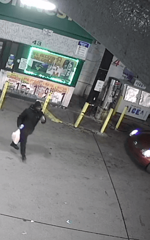 Piden ayuda para identificar a presuntos responsables de robo a mano armada en la línea rosa de CTA