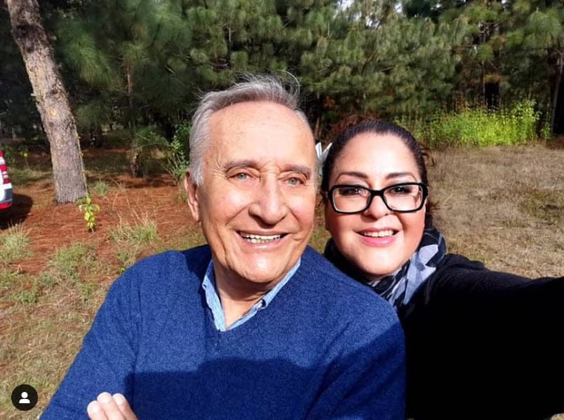 "Las hijas siempre han tenido comunicación con su papá, no el hijo, quien
<b>estaba separado de nosotros</b> desde hace más de un año por motivos que amigos muy cercanos lo saben y de los cuales no voy a hablar, porque
<b>esto ya está en manos de una abogada por seguridad mía</b>", explicó en 'De primera mano'.
<br>