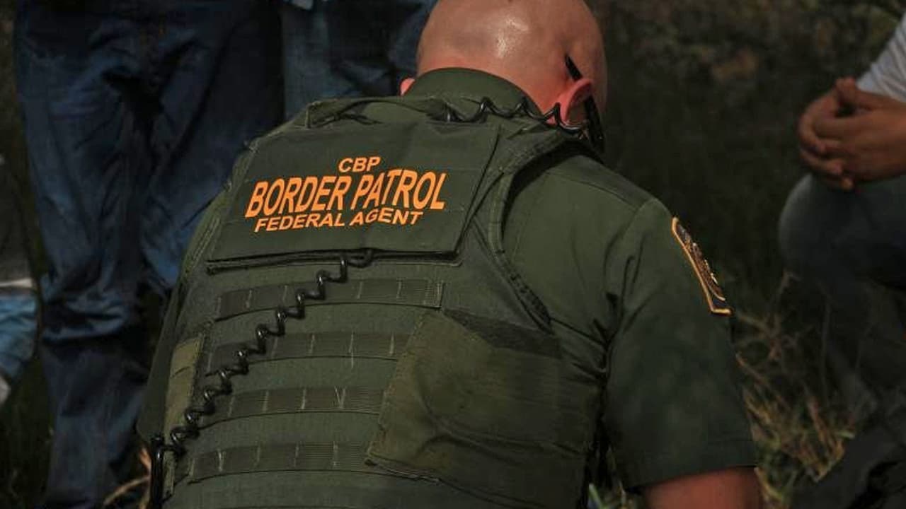 <b><a href="https://twitter.com/CBPRGV/status/1005087254082187265">Junio 5</a></b>: 18 indocumentados que estaban escondidos en una casa de seguridad en el poblabo de Mission, Texas, fueron detenidos por agentes de la Patrulla Fronteriza, con la asistencia de oficiales del sheriff del condado Hidalgo. Los inmigrantes eran procedentes de Guatemala, México, Honduras, Nicaragua, Ecuador y El Salvador.