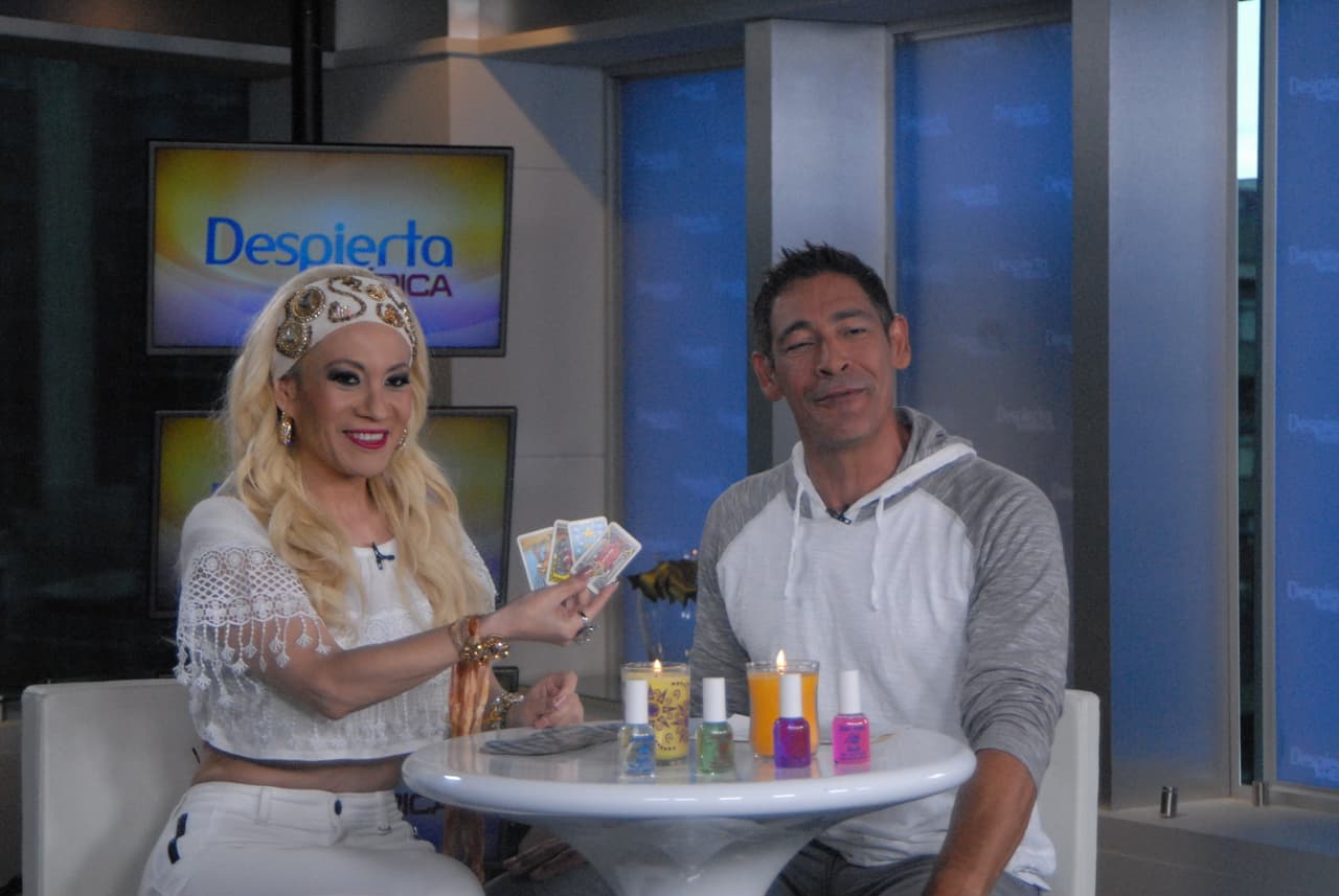 Padme Vidente platicó con Johnny Lozada de lo que le deparan las cartas a famosos.