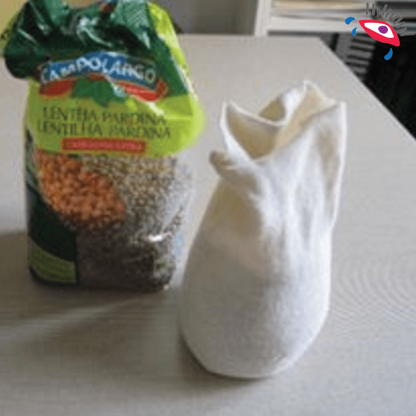 El otro pedazo rellénalo con arroz y amarra el costalito para que no se salga el arroz