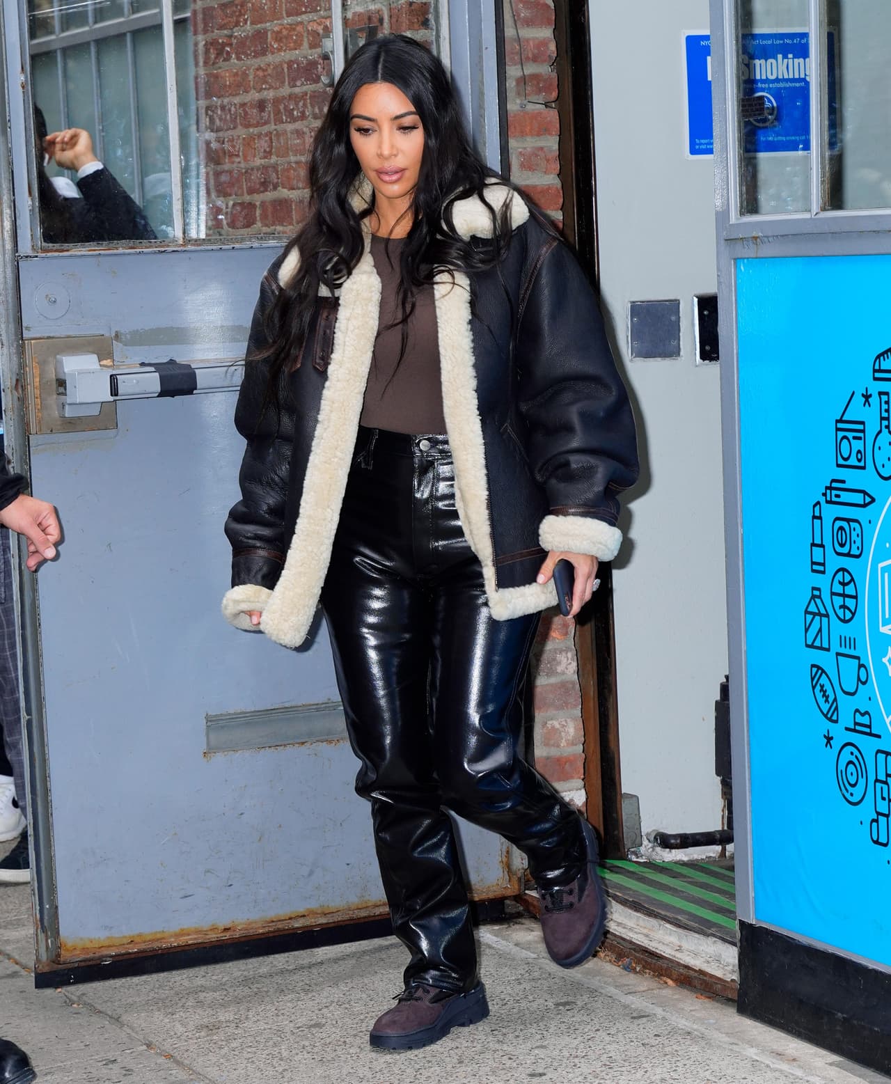 En su demanda, 
<b><a href="https://www.univision.com/famosos/a-rod-asegura-que-kim-kardashian-es-casi-como-una-aprendiz-de-jlo-y-habla-de-la-amistad-que-tienen-con-ella-fotos">Kim Kardashian</a></b> describió a Charles Runels como un médico que, "de manera autopromocional, se describe como el 'Doctor del Orgasmo' y el 'Calvin Klein de la medicina'".