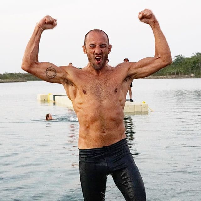 'El Rasta' es de los competidores que menos cambios físicos ha sufrido. Su complexión delgada y firme se ha mantenido desde su llegada a la Riviera Maya.