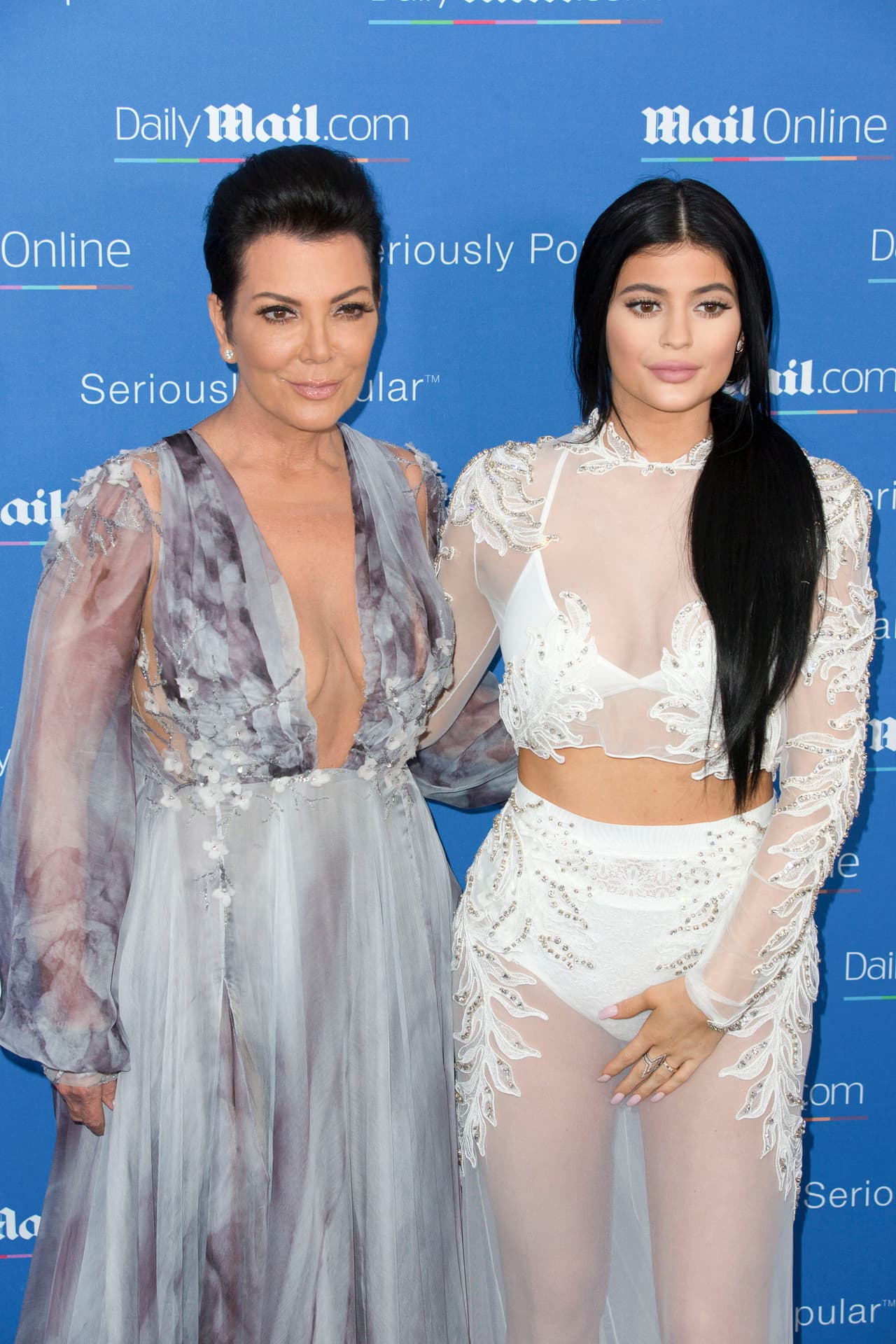 Pero las Kardashian-Jenner también escogen las transparencias en eventos públicos.
