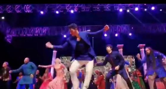 Incluso, Abu Jani Sandeep Khosla se hizo cargo de todo el diseño del vestuario para el show presentado en la boda.