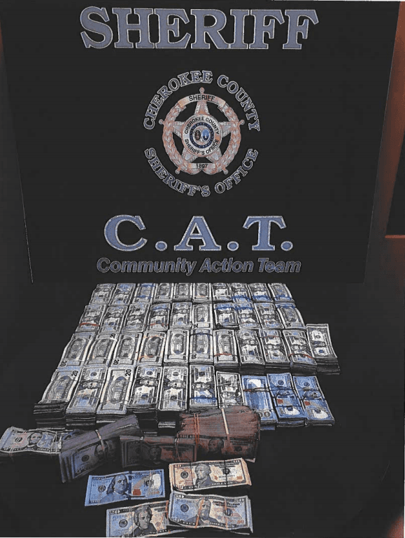 Además de la metanfetamina, los oficiales hallaron armas, nueve libras de fentanilo, marihuana, cocaína y más $ 415,000 en efectivo.