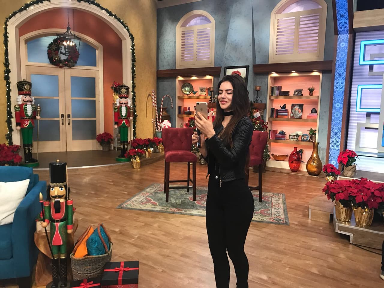 Detrás de cámaras, sorprendimos a su hermana Melisa tomando fotos de todo.