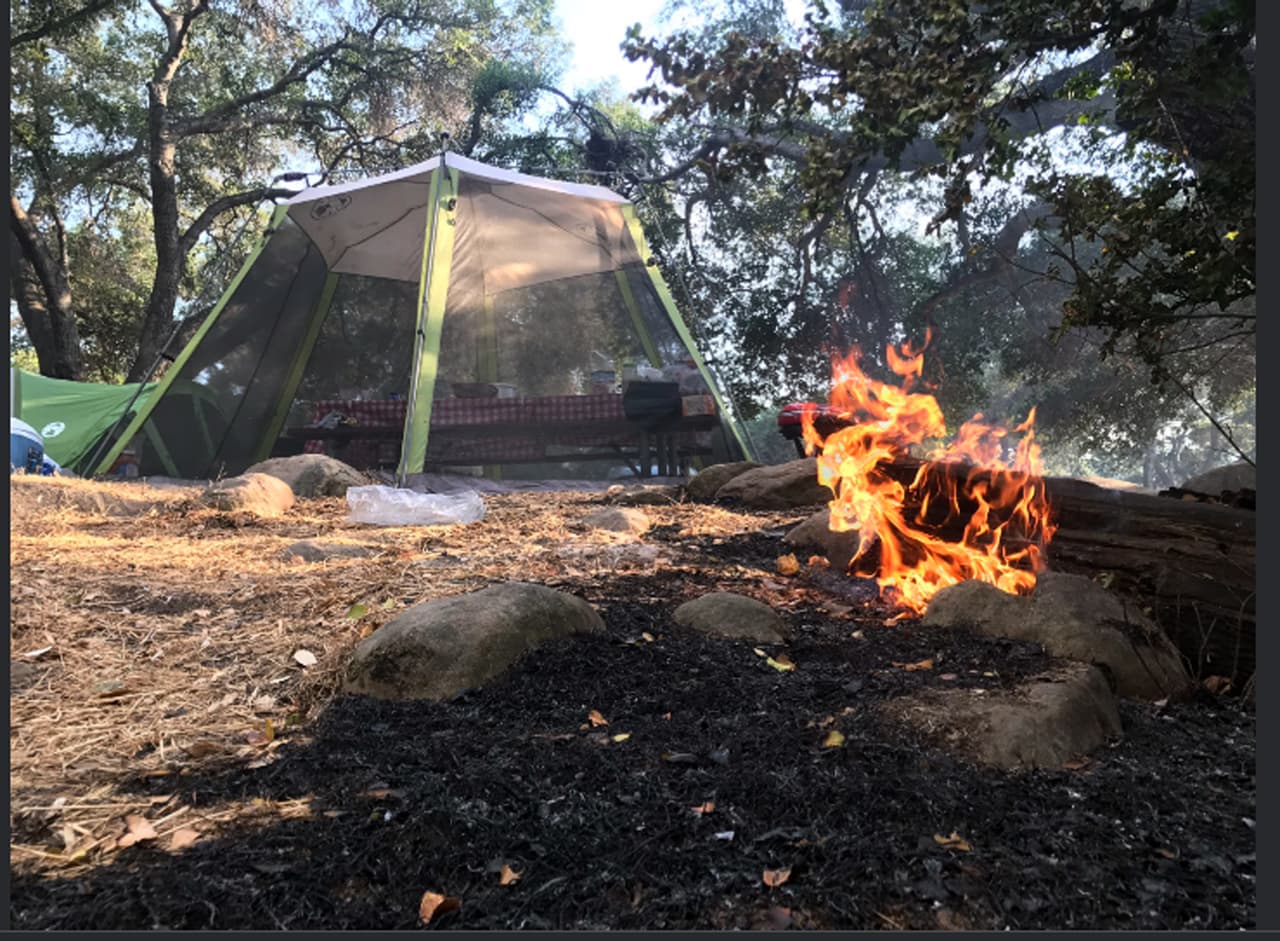 Campamento abandonado al este del Lago Cachuma.