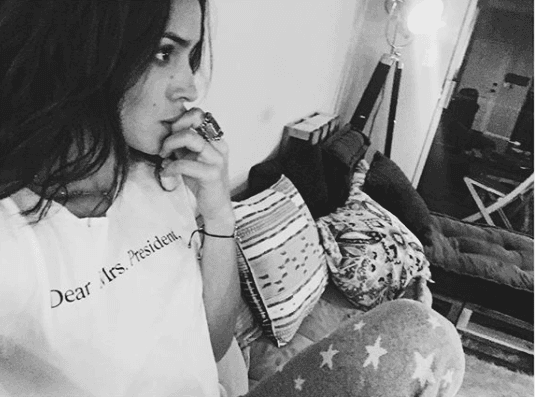 De acuerdo con información del periódico El Universal, Adria aseguró que para ella ser actriz significa darlo todo.