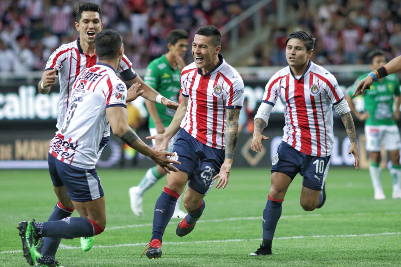 Chivas no se achicó tras medirse ante el superlíder León y derrotarlo 2-1 para cortar su racha de 12 triunfos consecutivos.