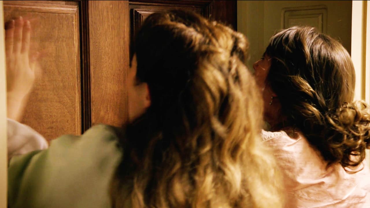 Sólo ustedes podrían detener al general Ballesteros. ¡Ohh! Pero las encerró, ¿ahora cómo saldrán? ¿Por el balcón?