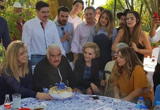"Un año más señores": Vicente Fernández celebró su cumpleaños 78