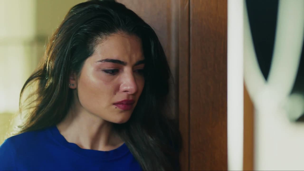A pesar de sus esfuerzos y de apoyar a Kemal en todo momento, Asu tuvo que soportar la confesión de amor que él sentía por Nihan.