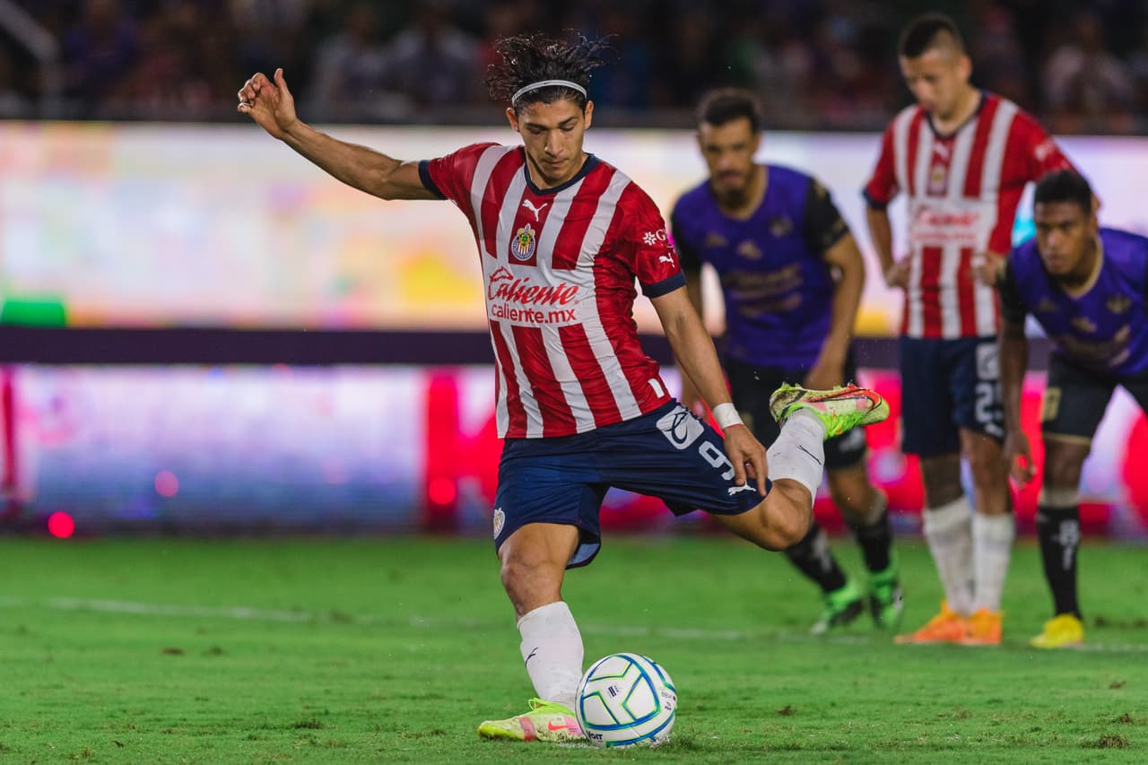 Zaldívar un penal que no era de manera cruzada.