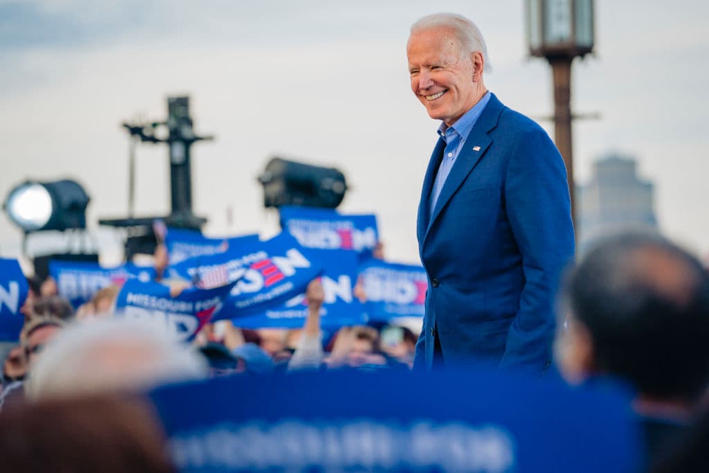 El gran desafío para Biden: movilizar a los hispanos como hizo Sanders