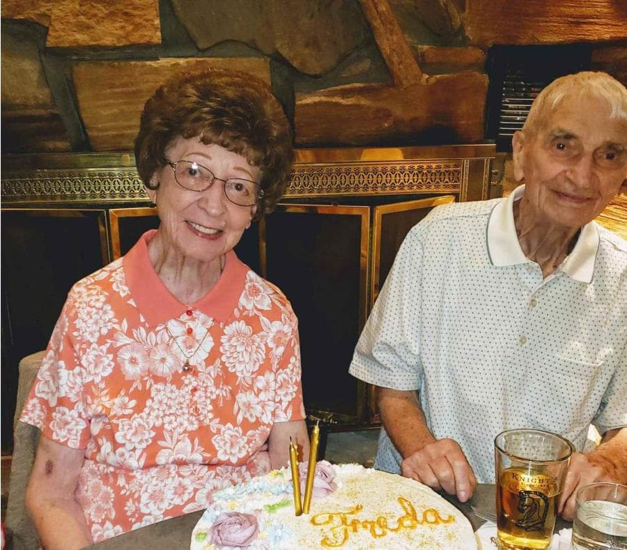 "Lo hacían todo juntos": pareja muere con 20 minutos de diferencia después de 70 años casados
