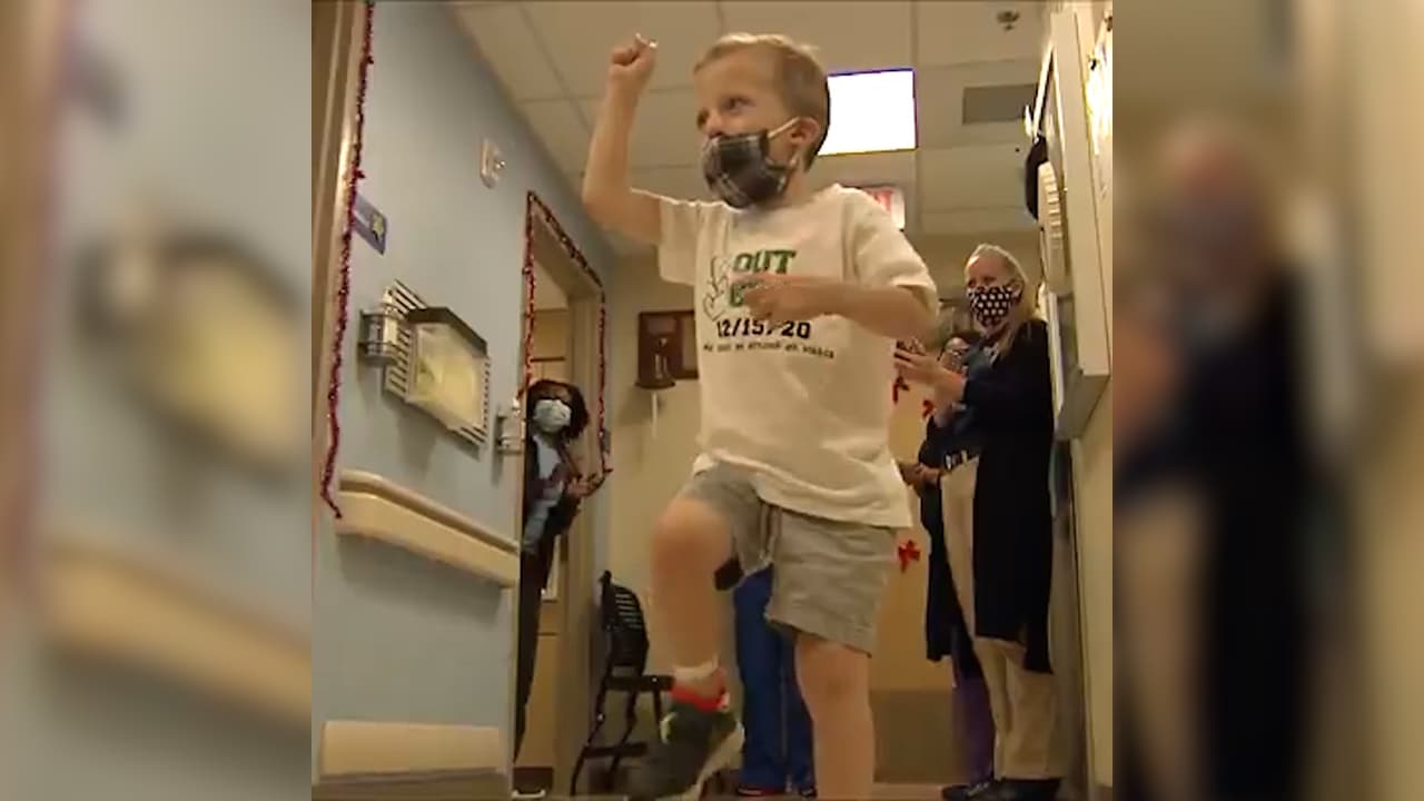 Niño de Florida celebra al terminar 60 semanas de quimioterapia: así fue la emotiva despedida en el hospital