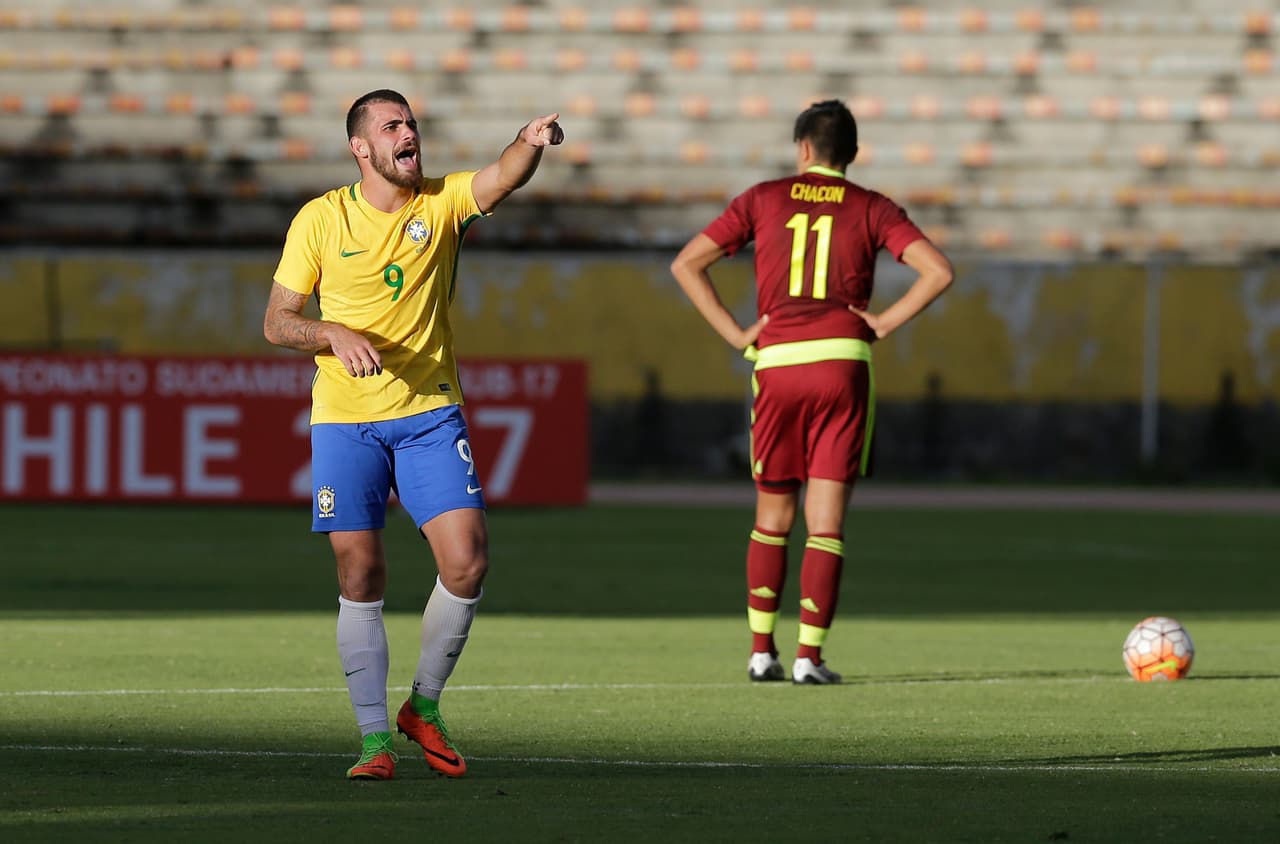 El delantero Felipe Vizeu logró 4 goles en el último Sudamericano Sub-20 con Brasil y se ha ido ganando un espacio en el equipo titular del Flamengo, donde compite con un monstruo como Paolo Guerrero. El joven de 20 años busca más minutos para luego dar el salto a Europa.