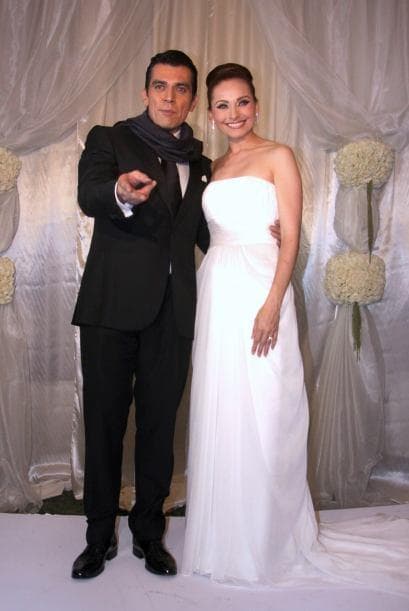 El 15 de octubre de 2011 Jorge Salinas y Elizabeth Álvarez se convirtieron en marido y mujer en una ceremonia por lo civil donde hubo decenas de invitados a una fiesta majestuosa que se realizó en una hacienda del estado de Puebla, México.