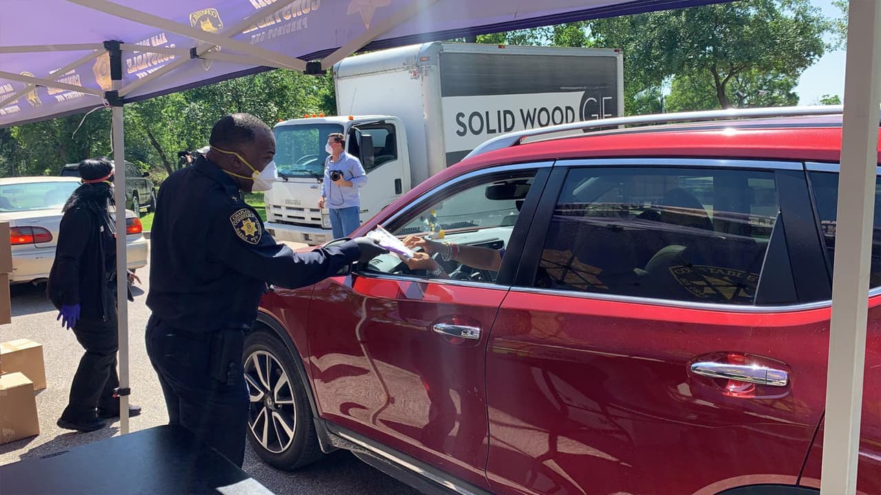 Entregarán mascarillas y guantes gratis en el condado Harris. Aquí está la lista