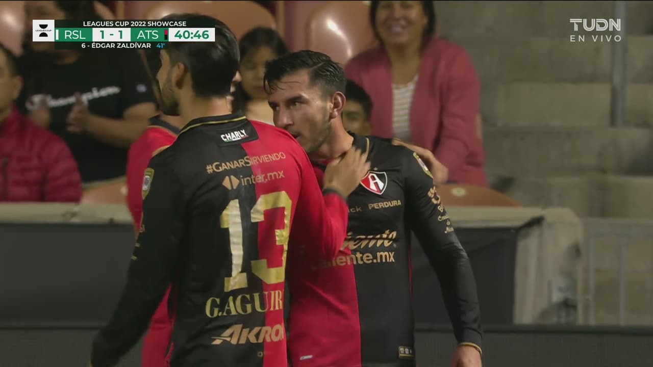 ¡Gol rojinegro! Zaldívar aprovecha el rebote y pone el 1-1
