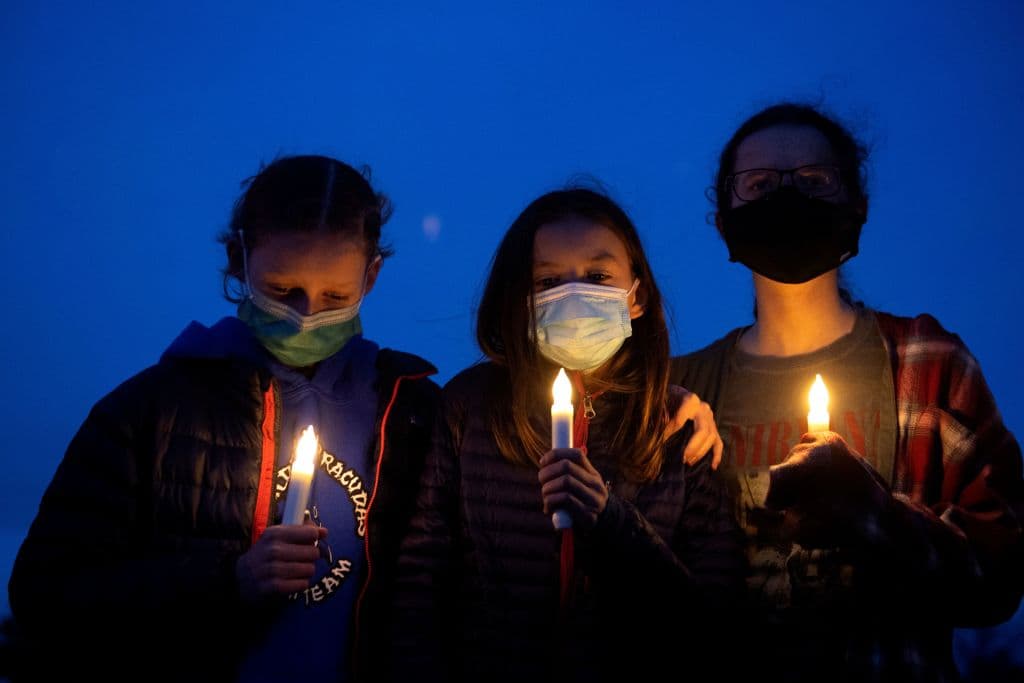 Un abuelo que no conoció a su nieta, un joven que quería ser piloto, un hijo de refugiados: las víctimas del tiroteo de Boulder