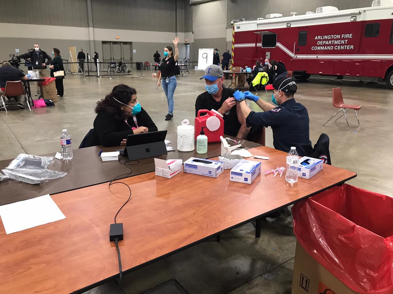 Los pacientes que recibieron la primera dosis de la vacuna Moderna serán notificados por correo electrónico o mensaje de texto sobre la segunda dosis durante los próximos 28 días.
<br>
