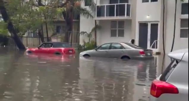 Fuertes lluvias dejan inundaciones en varias zonas de la ciudad de Miami 