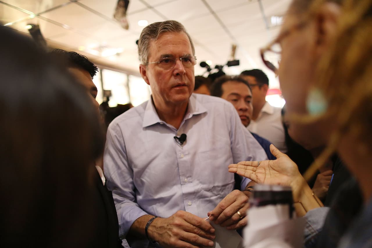 Jeb Bush dice que no dejará carrera presidencial