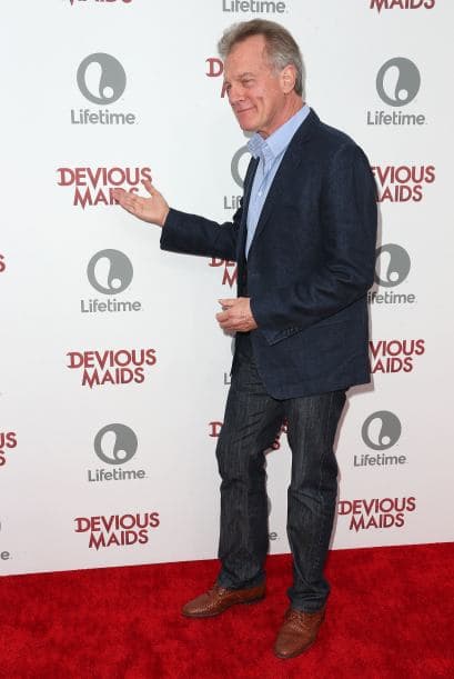 "Feliz de decir que hice un nuevo episodio de #Scandal. Ojalá pudiera decirles algo más, pero ShondaRhimes tendría que matarme".