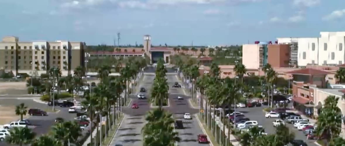 <b>McAllen en Texas</b> se ubica en el tercer lugar de las peores ciudades para criar niños con una puntuación de 23. 
<b>El estudio evaluó 29 aspectos de 100 áreas metropolitanas</b>, entre ellos, proximidad e inscripción en centros educacionales y guarderías, tasas de graduación de preparatoria, empleo calificado, cobertura de seguro médico, tasas de viviendas disponibles y niveles de pobreza.