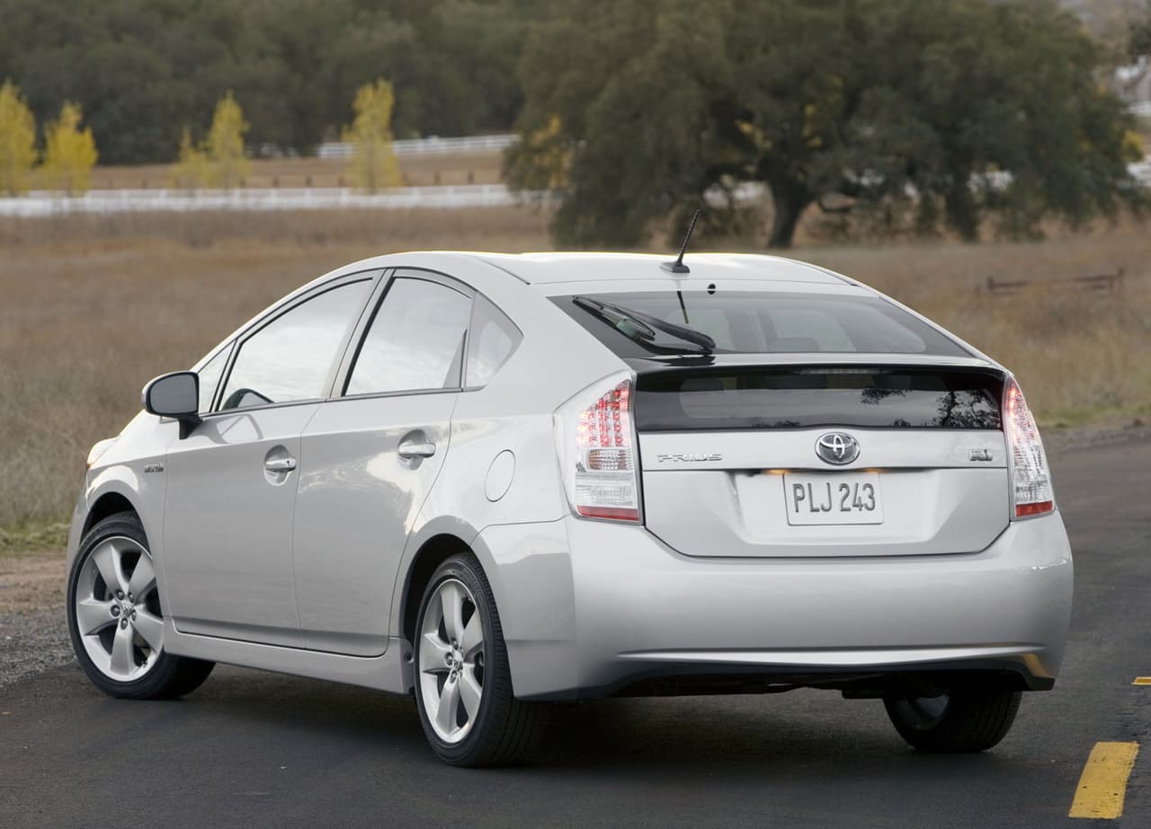 Este carro híbrido sobresale, como era de esperarse, por su eficiencia de combustible, con estimados de hasta 51 mpg en ciudad y 48 mpg en carretera. Además que le respalda la reputación que tiene Toyota para desarrollar carros duraderos.