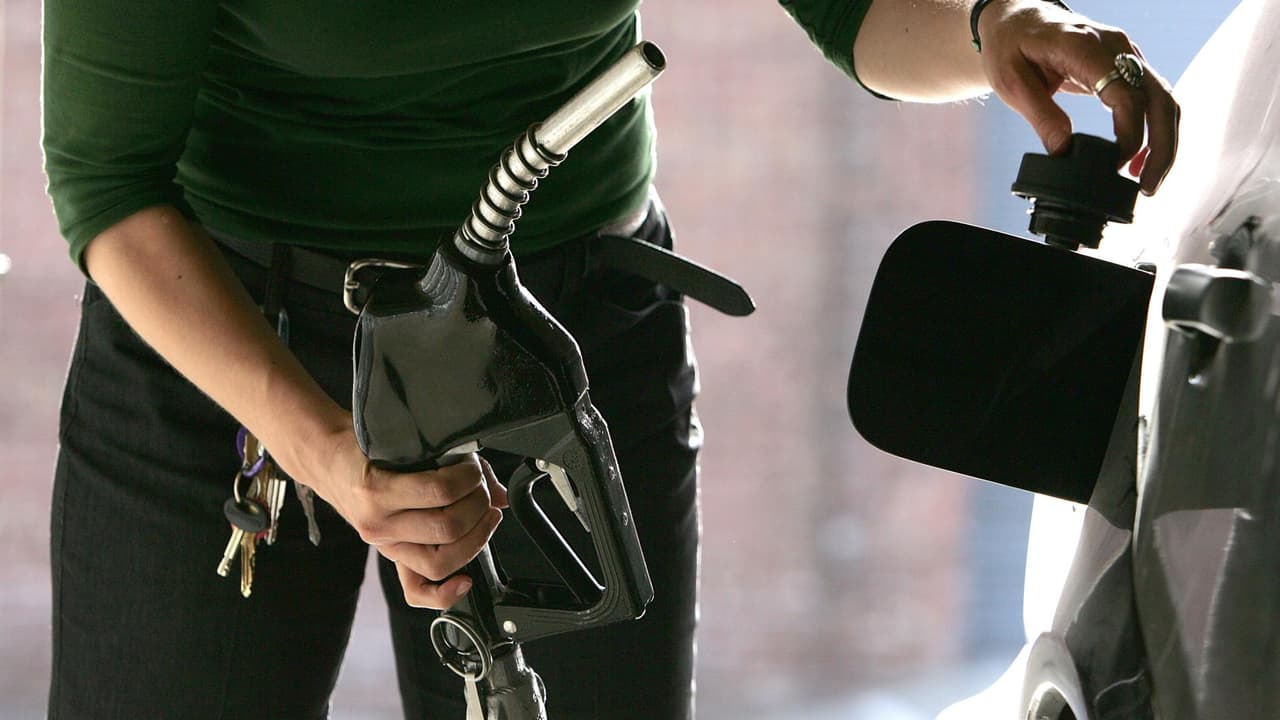 ¿Por qué en California se registran los precios más altos de la gasolina? Un experto explica las razones