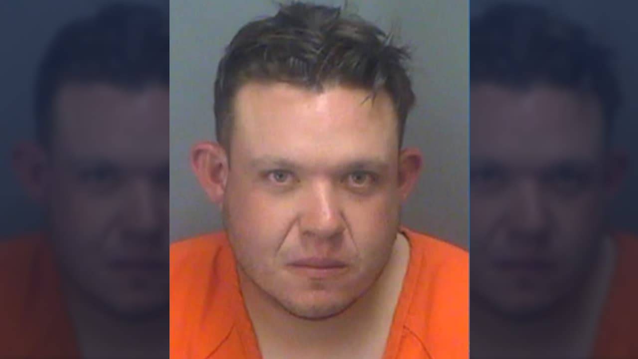 Hombre de Clearwater acusado de enterrar vivo al perro de su padre; se reía mientras confesaba su delito, según la policía 