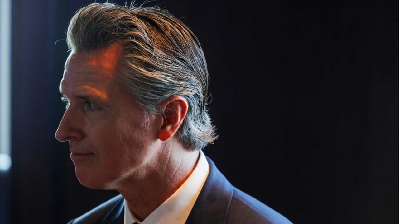 Demandan al gobernador de California por ley de identidad de género estudiantil