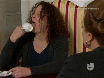 Y se dieron tremendo agarrón que sacaron chispas y para no variar Josefa mostró todos sus modales cuando Úrsula le dijo que NO tocará su vajilla.