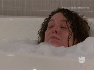 Y es que Josefa es una mujer aprovechada que sólo busca su propio beneficio. Cómo olvidar cuando se sentía toda una reina dándose sus baños de tina.