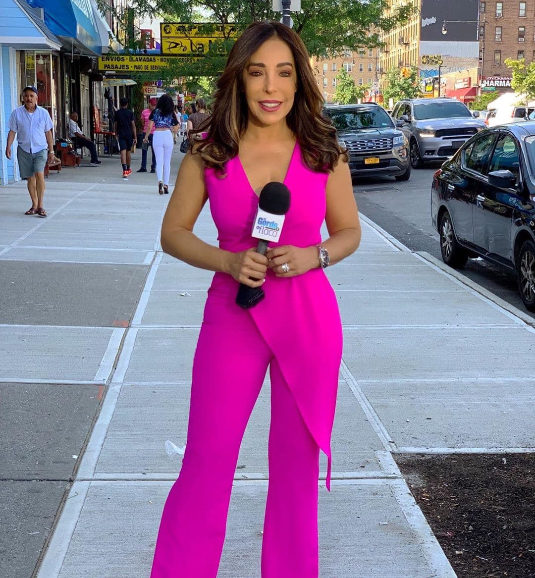 “A veces, el estar frente a cámara y guardar tus sentimientos, también es difícil”, agregó.