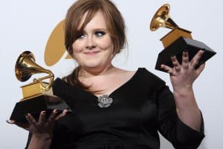 Por el momento y para desgracia de sus fans, Adele no sacará disco hasta 2015; su disquera pospuso el lanzamiento.