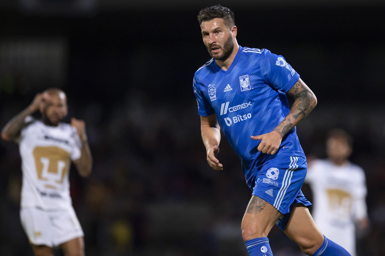 ¡Sí cumplió! Iago Aspas manda playera firmada a canterano de Pumas