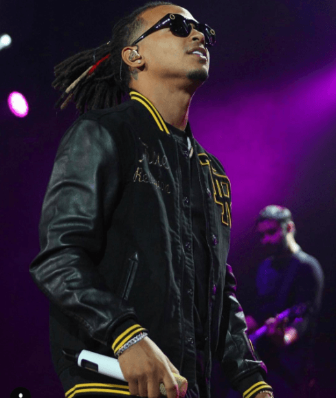 Además, el también actor pidió disculpas a su familia por el daño que este suceso les pueda causar: "Confío todo pueda aclararse. Igual estaré atento a colaborar con las autoridades para evitar la maldad que se aprovechó de este 
<b>gran error</b>. Pero más importante, le pido disculpas a mi familia
<b> </b>que son la prioridad de mi vida y por ellos seguiré luchando", concluyó en las declaraciones que hizo llegar a los medios de comunicación su manejador, Vicente Saavedra.
<br>