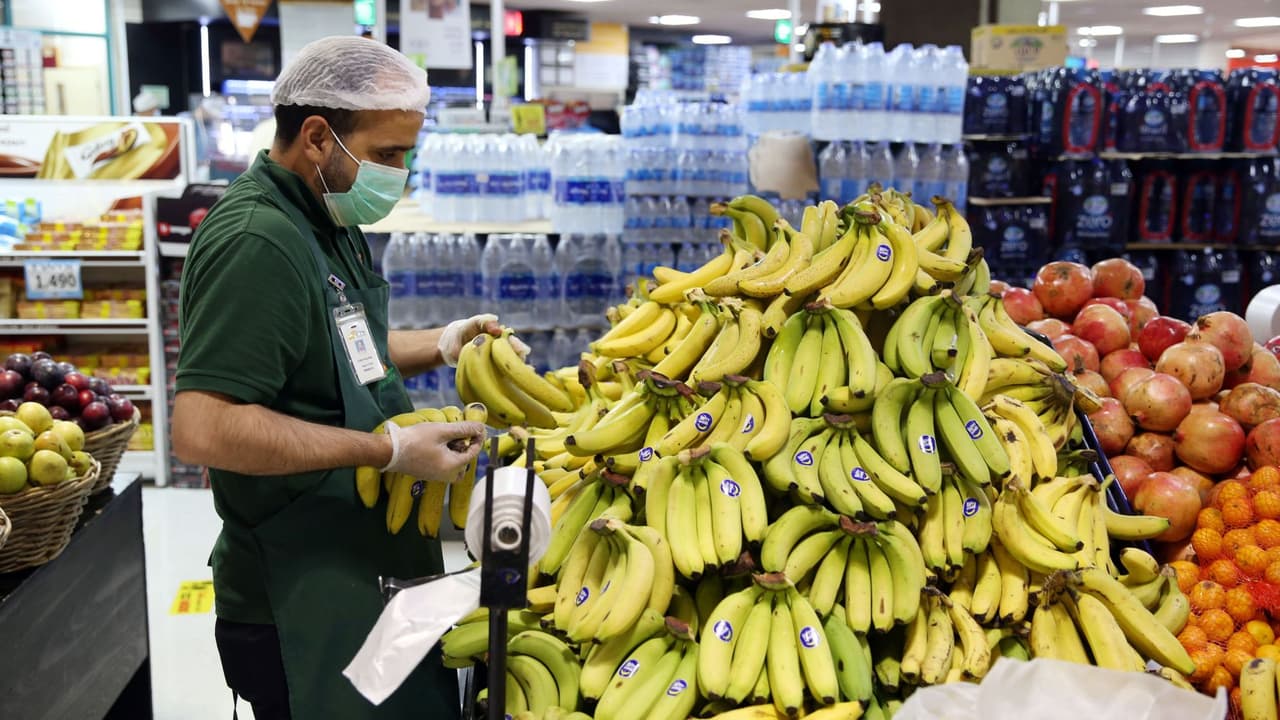 Oakland aprueba aumentar $5 por hora el salario para trabajadores de supermercados