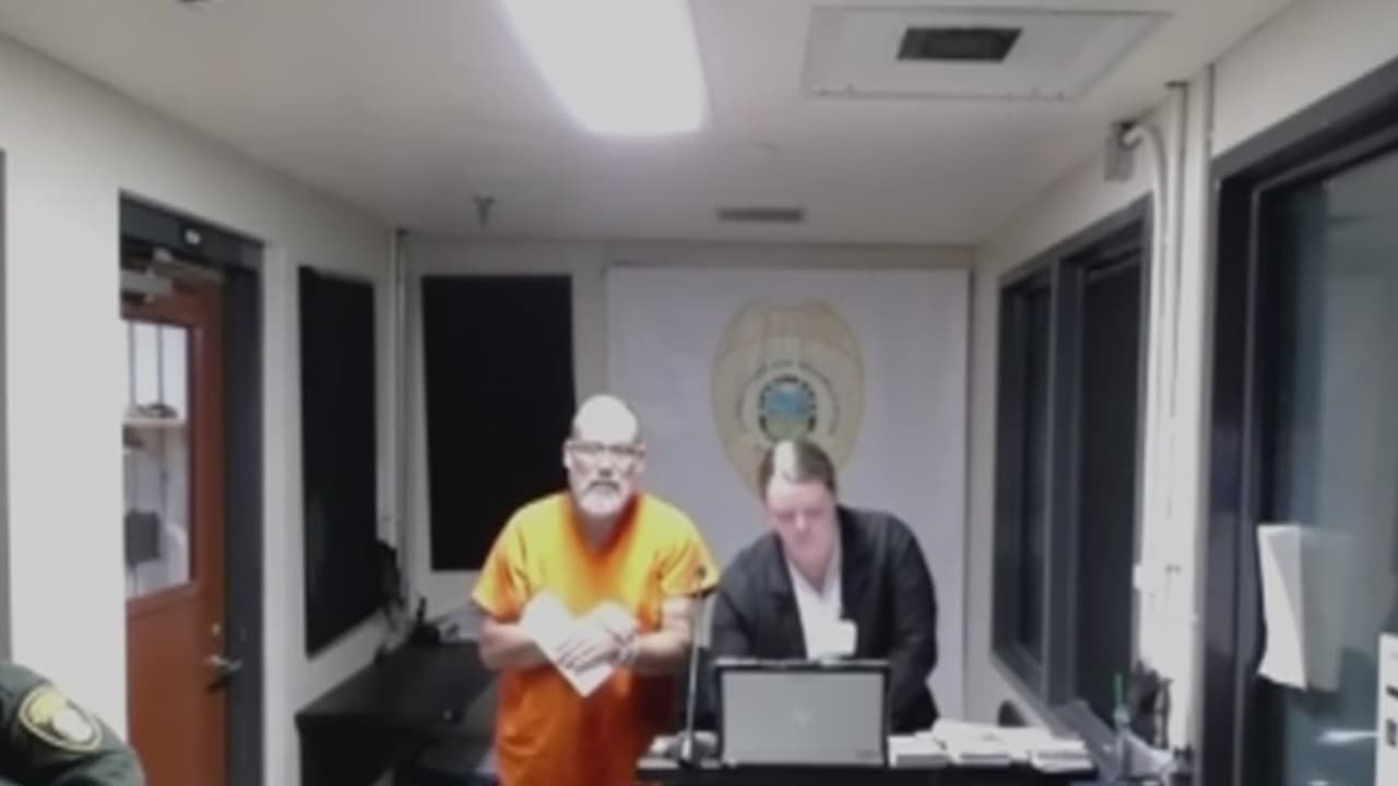 Maestro de Miami-Dade es acusado de agresión a una estudiante