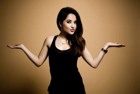 2. Ella es orgullosamente latina, esta es otra de las cosas que la vuelven única.