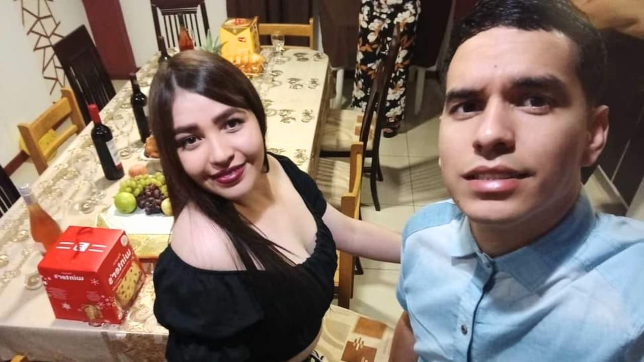 Joana y Gabriel posan juntos durante las celebraciones de Navidad.