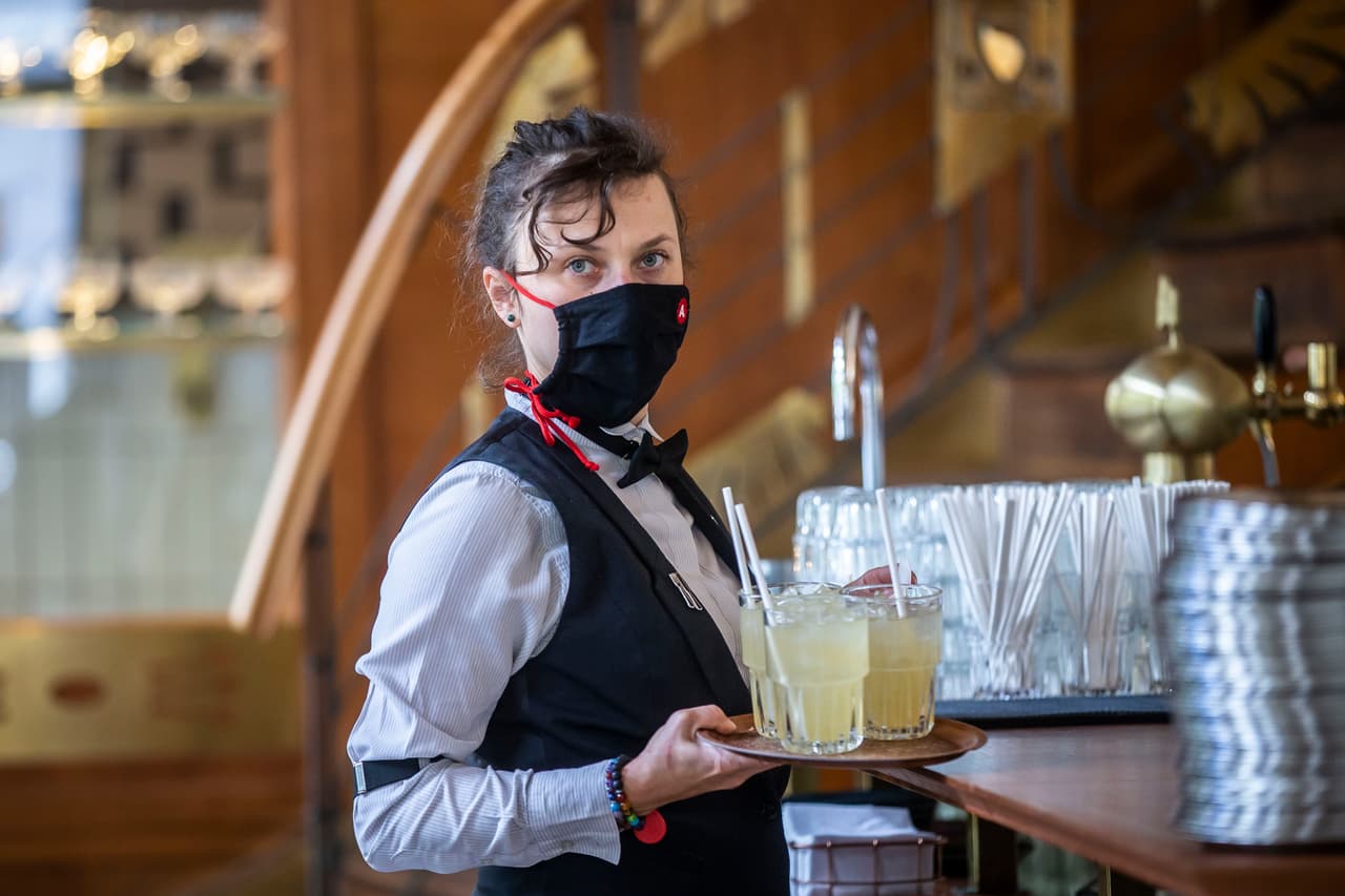 Estos programas ayudan a restaurantes de Nueva York devastados por la pandemia