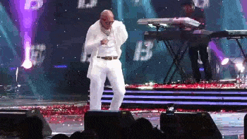 Así baila Pitbull en sus videos y conciertos.