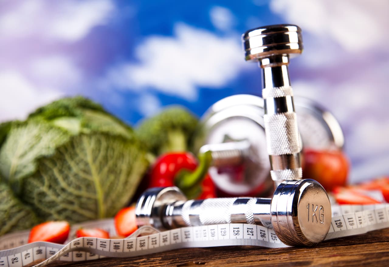 Lo mejor es que lleves un balance en tu vida, es decir, una alimentación saludable y ejercicio. De esta manera tendrás una mejor calidad de vida.