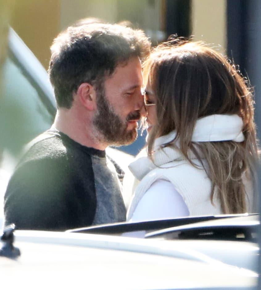 Aunque Affleck se mantiene reservado sobre su relación con López, 
<a href="https://www.univision.com/famosos/ben-affleck-jlo-the-wall-street-journal">calificó como "definitivamente hermoso"</a> el hecho de que volvieran a ser pareja tras 17 años separados, esto en entrevista con The Wall Street el 1 de diciembre de 2021.
<br>