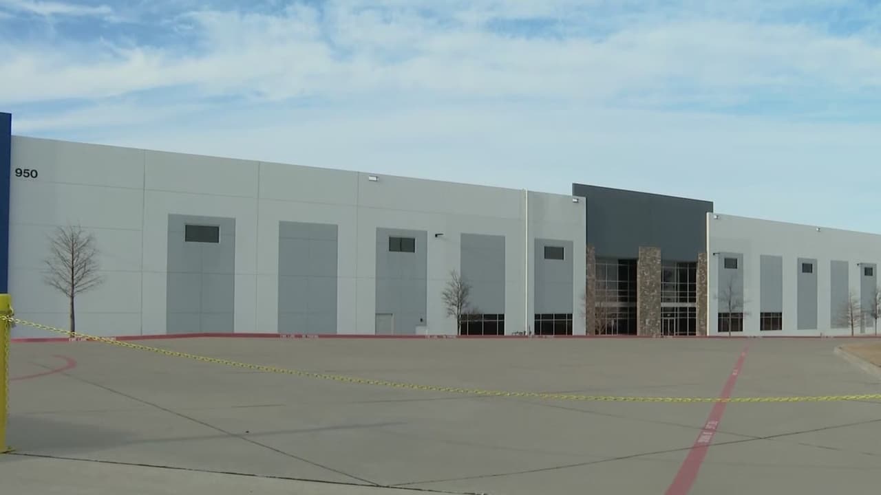 Empresa se niega a vender edificio a DHS para abrir centro de detención en Hutchins